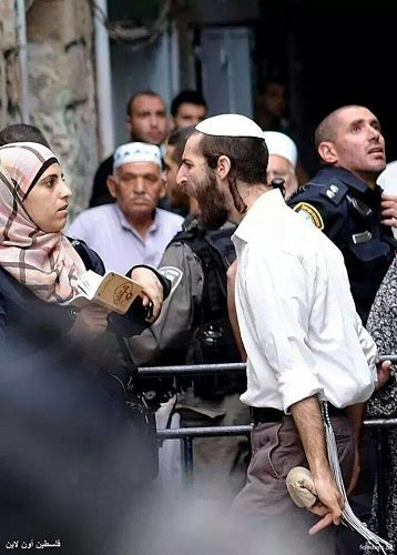 Les forces israéliennes d'occupation attaquent les Palestiniens à la Mosquée Al-Aqsa pour permettre l'accès aux colons (vidéos)